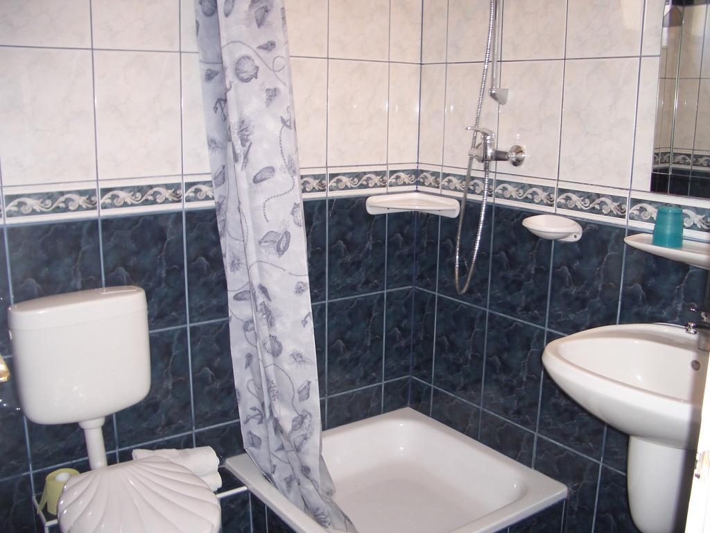 Hegyi Villa Hévíz Стая снимка